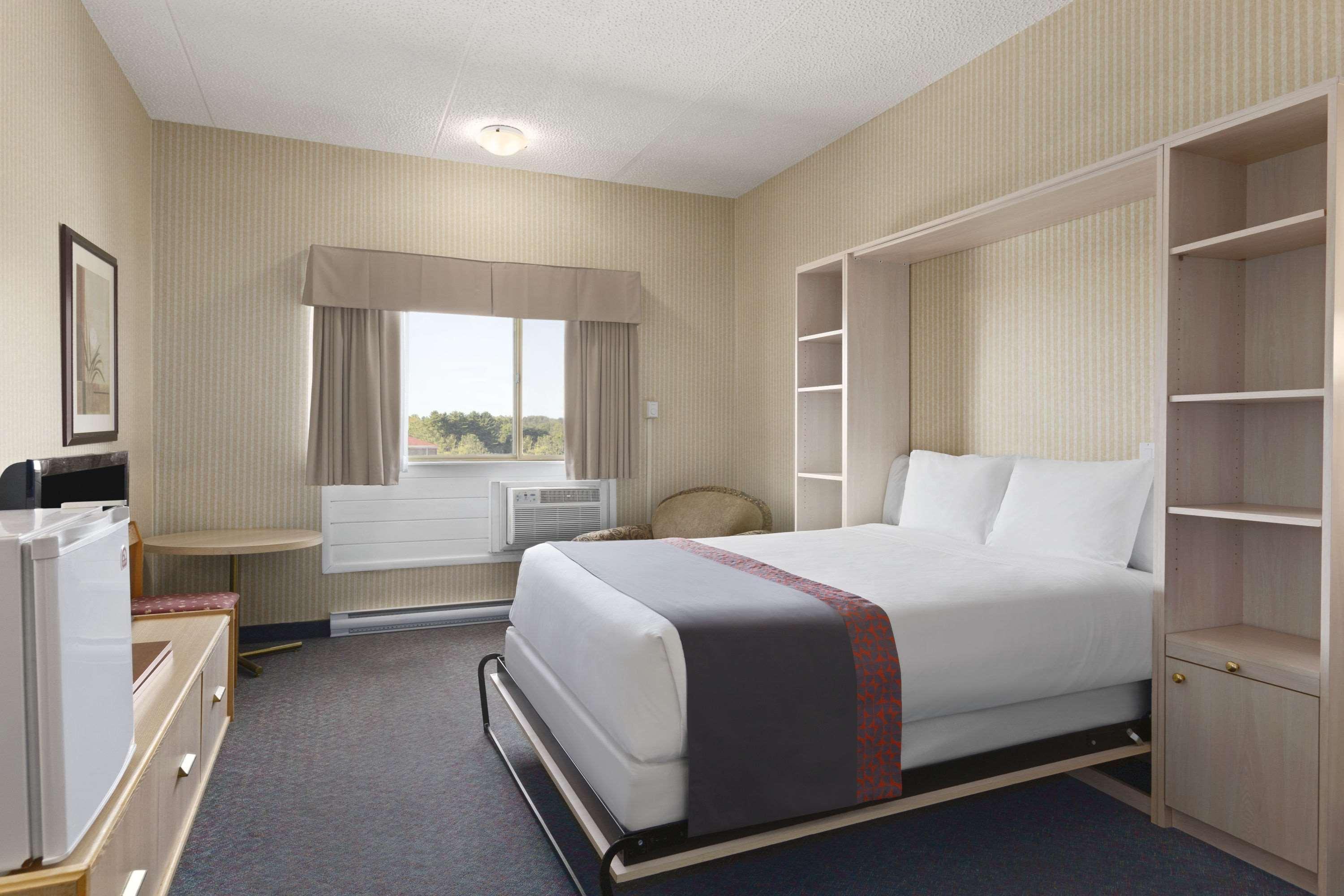 Days Inn By Wyndham Bridgewater Conference Center Eksteriør billede